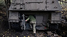 Ukrajinská Panzerhaubitze 2000 v Don�cké oblasti (26. �íjna 2024)