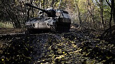 Ukrajinská Panzerhaubitze 2000 v Don�cké oblasti (26. �íjna 2024)