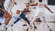 Rozehráva� ústecké Slunety Adam �í� v oble�ení hrá�� pra�ské Slavie.