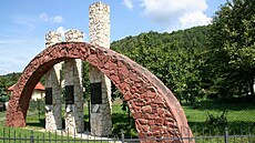 Kostnice je v �ermné turistickou atrakcí na ka�dém kroku.