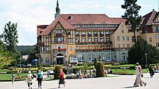 Kostnice je v �ermné turistickou atrakcí na ka�dém kroku.
