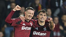 Spar�an Ermal Krasniqi (vlevo) slaví s Qazimem Lacim gól do sít� Brna.