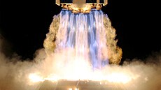 Start nosi�e Long March-2F s lodí �en-�ou 19, která vezla troj�lennou posádku...