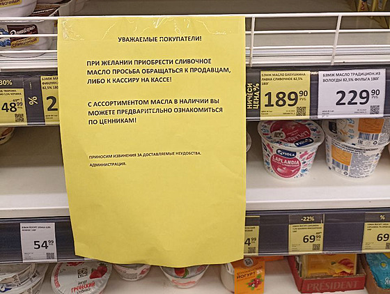Jen na vyádání. V petrohradských obchodech zmizel máslo z pult, lidé ho moc...