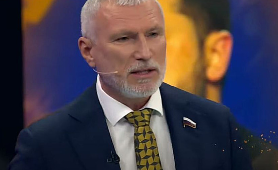 Ruský poslanec Alexej �uravljov ve vysílání státní televize.