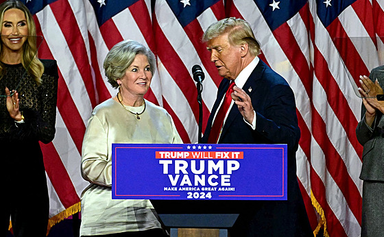 Susie Wilesová a Donald Trump krátce po jeho proslovu na Florid�, kde se...