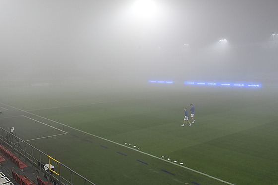 Andr�v stadion zahalila mlha, zápas Sigmy se Slováckem se musel odlo�it.
