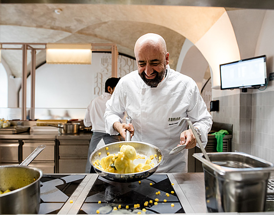 Sympa�ák Riccardo Lucque vás zavede do srdce Itálie. Praze p�inesl opakovan�...