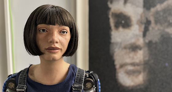 Ai-Da vznikla b�hem dvou let týmem programátor�, robotik�, odborník� na um�ní a...