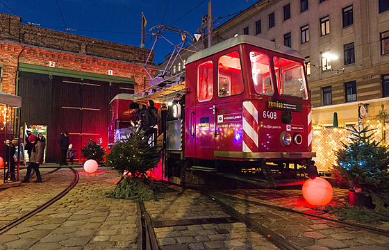 Kadou nedli se milovníci veejné dopravy mohou zúastnit okruní jízdy...