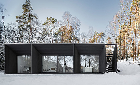 Celá krajina odráí ve velkoploných oknech a posuvných dveích.