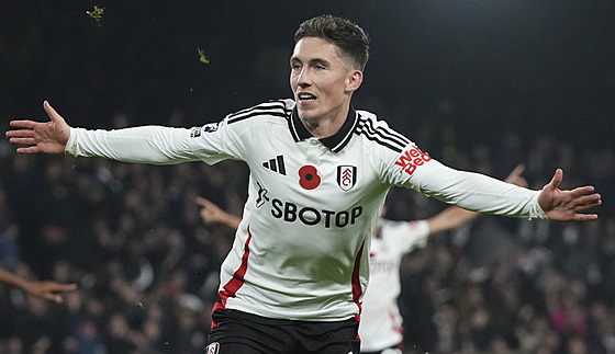 Harry Wilson z Fulhamu se raduje z gólu v zápase s Brentfordem.