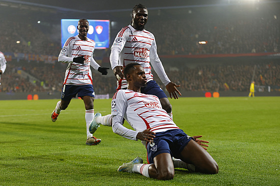 Edimilson Fernandes z Brestu slaví ve skluzu sv�j gól proti Spart�.