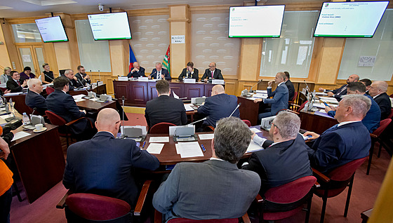 Na ustavujícím zastupitelstvu Plze�ského kraje se také probírala kumulace...