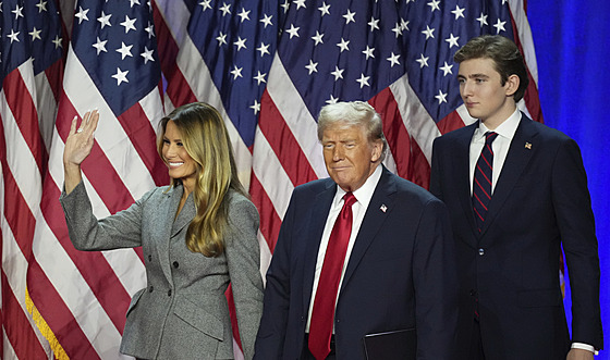 Melania Trumpová, Donald Trump a Barron Trump ve West Palm Beach (6. listopadu...
