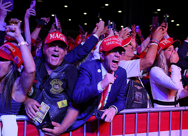 Biden mě neporazil, opakuje Trump. Zřídí vyšetřovací týmy k prověření voleb
