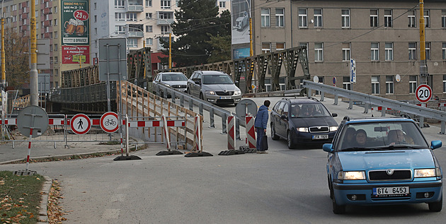 Provizorní most v pátení Ratiboské ulici v Opav uvedli do provozu 2....