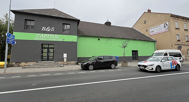 Budova bývalého kina v Lomu po oprav (listopad 2024)