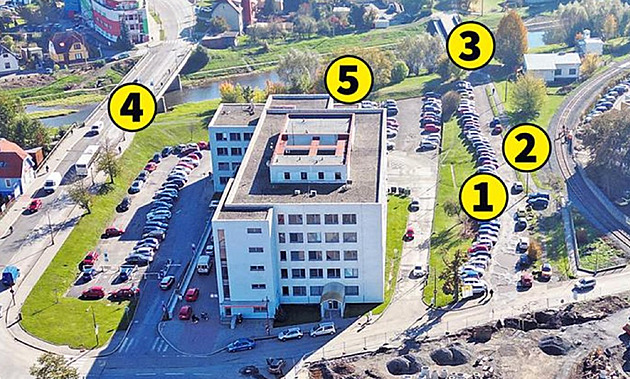 V prostoru kolem vsetínského nádra�í je stavební ruch. �ísla 1 a� 3 ukazují,...