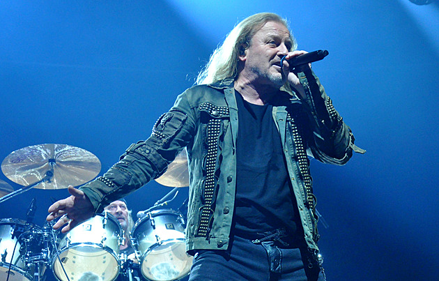 Josef Vojtek bhem koncertu kapely Kabát v Liberci (12. listopadu 2022)