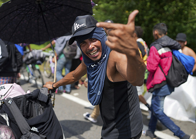 Karavana migrantů se po vítězství Trumpa rozpadla. USA přesto čekají davy