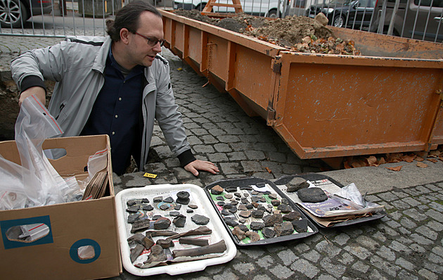 Archeologové zkoumají centrum Velkého Meziíí. Krom jiného odkryli sondy na...