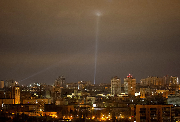 Rusko na nás vyslalo rekordních 145 dronů za noc, hlásí ukrajinské letectvo