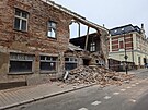 V Novm Boru na eskolipsku se sten ztila nejstar budova, bval...