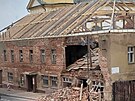 V Novm Boru na eskolipsku se sten ztila nejstar budova, bval...