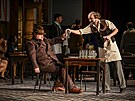Nicky Spence (Mat�j Brou�ek) a Jan ���va (W�rfl) v brn�nsk� inscenaci Jan��kovy...
