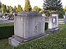 N�hrobek Augusta Hagera na �estn�m poh�ebi�ti m�sta �umperk.