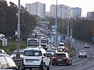 V ulici V Hole�ovi�k�ch zhoustl provoz. (1.11.2024)