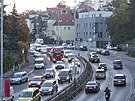 V ulici V Hole�ovi�k�ch zhoustl provoz. (1.11.2024)