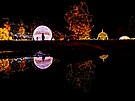 Rozsvcen svtelnho parku. Svtla vyprvj ve lutch lznch v Praze.