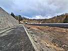 Poloenm posledn vrstvy asfaltu v tchto dnech vrchol prava 800 metr...
