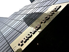 Trump Tower, ikonická budova plná kancelá�í a obchod�, její� hodnotu aktuáln�...