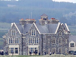 Podobn� hotel� má Trump v portfoliu desítku, �ást z nich je ale sou�ástí...