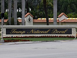 Prezidentovo jméno nese floridský golfový resort Trump National Doral Miami....