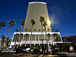 Vizuáln� impozantn�j�í je hotel Trump International v Las Vegas. Jeho hodnotu...