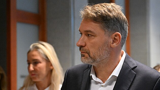 Ob�alovan� Petr H��a u M�stsk�ho soudu v Brn�, kter� se za�al zab�vat kauzou kolem p�id�lov�n� nebytov�ch prostor v ulici Hlinky 46 a Hlinky 46a. (7. listopadu 2024)