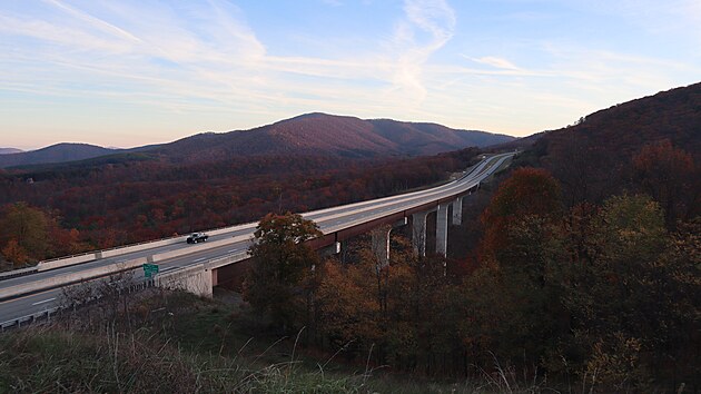 V�hled na Apala�sk� hory v okrese Hardy v Z�padn� Virginii (2. listopadu 2024)