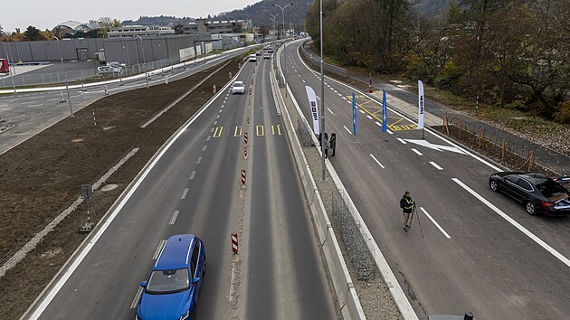 Bauerova ulice v Brn, kter je soust velkho mstskho okruhu, se po opravch znovu otevela provozu. (6. listopadu 2024)