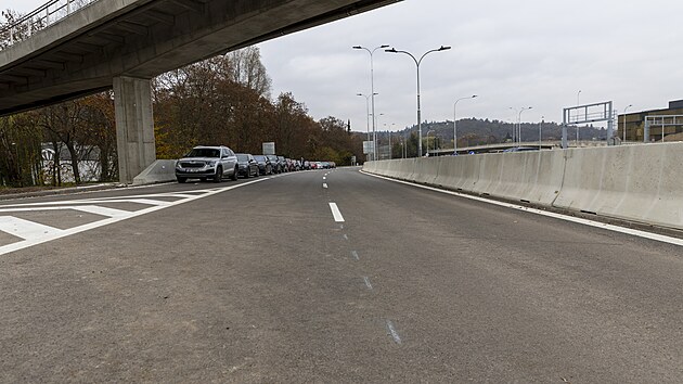 Bauerova ulice v Brn, kter je soust velkho mstskho okruhu, se po opravch znovu otevela provozu. (6. listopadu 2024)