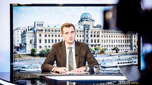 Hostem po�adu Rozst�el je Luk� Vl�ek, ministr pr�myslu a obchodu (STAN).