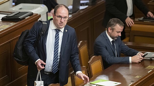 Pokra�uje mimo��dn� sch�ze Sn�movny k z�v�re�n�mu schvalov�n� vl�dn� d�chodov� reformy. Na sn�mku Marek V�born�. (8. listopadu 2024)