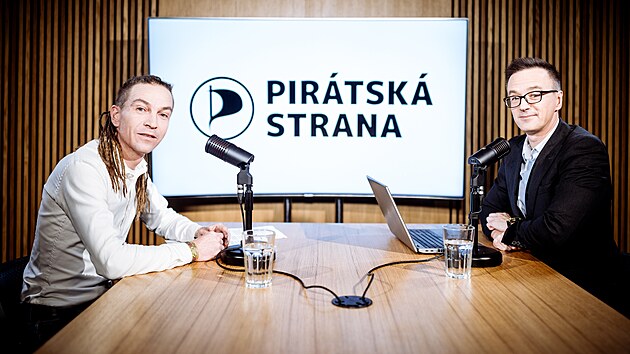 Hostem po�adu Rozst�el je Ivan Barto� (Pir�ti).