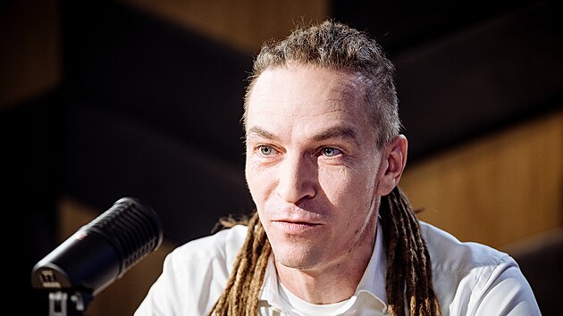 Hostem po�adu Rozst�el je Ivan Barto� (Pir�ti).