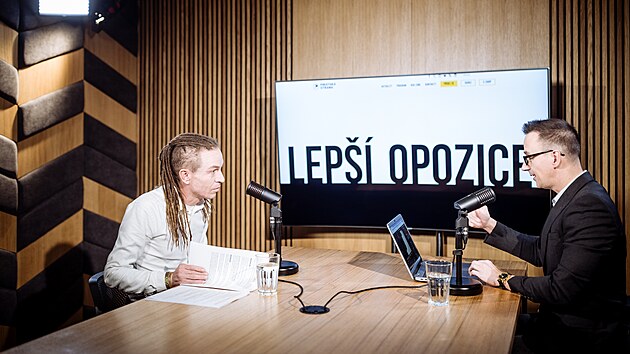 Hostem po�adu Rozst�el je Ivan Barto� (Pir�ti).