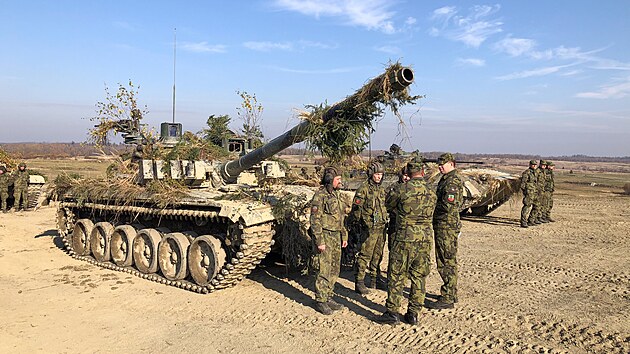 Tank T-72 M4CZ hranick 7. mechanizovan brigdy. Ta slav 30 let od svho vzniku a na Libav pedvedla bojov stelby.