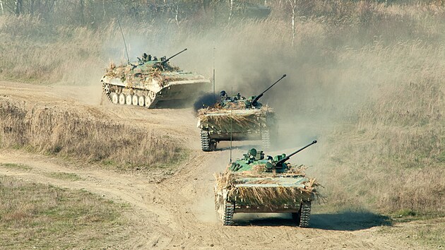Psov bojov vozidla pchoty BVP-2 nahrad brzy nejmodernj obrnnce CV90. Hranick 7. mechanizovan brigda slav 30 let od svho vzniku a na Libav pedvedla bojov stelby.